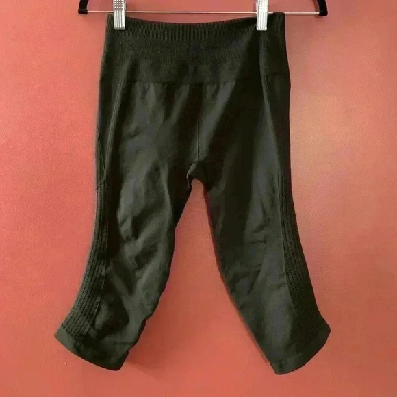 Lululemon Gray Capris - Picture 2 of 5